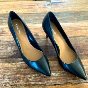 Classic Black Leather Calvin Klein Pump! Size 10 3.5” heel little/no wear